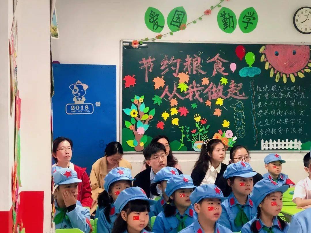 爱吃叶子的毛毛虫