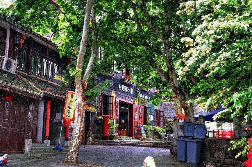 琳娜整理房间